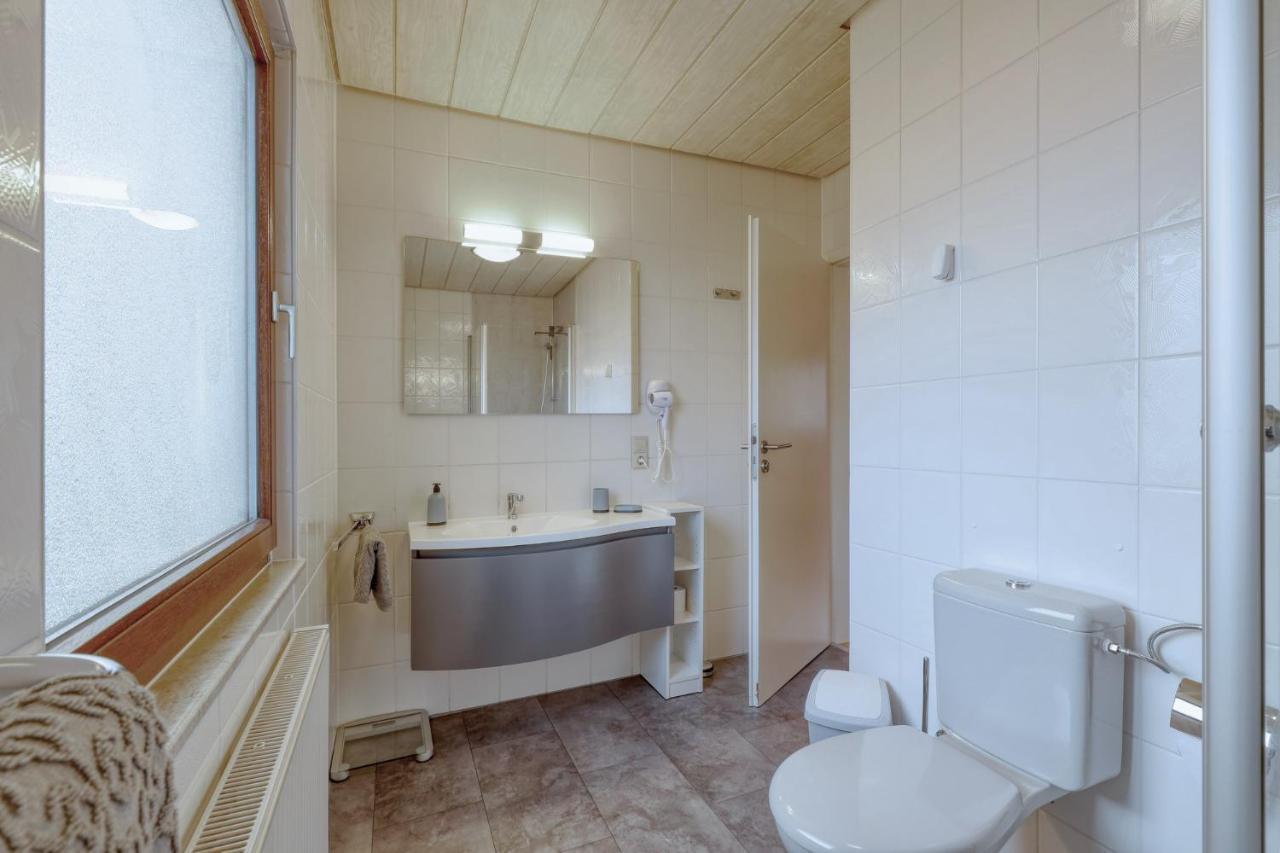 Seepark Kirchheim Ferienhaus Bei Anne Mit Sauna Exterior photo